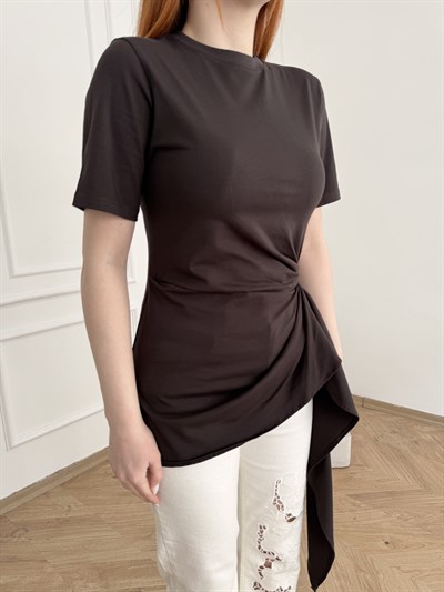 Beli Düğümlü Asimetrik T-shirt Kahve
