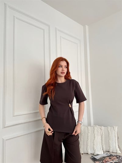 Büzgü Aksesuarlı Kısa Kol T-shirt Koyu kahve