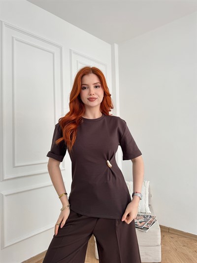 Büzgü Aksesuarlı Kısa Kol T-shirt Koyu kahve