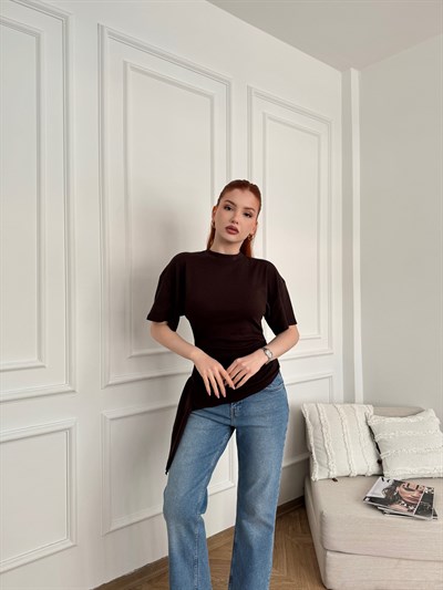 Büzgülü Asimetrik Bağlamalı T-shirt Acı kahve