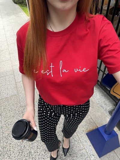 C'est La Vie Baskılı T-shirt Kırmızı