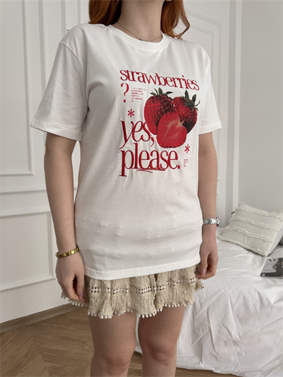 Çilek Baskılı Nakış Detay T-shirt Beyaz