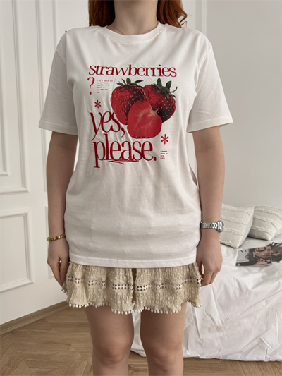 Çilek Baskılı Nakış Detay T-shirt Beyaz