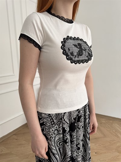 Eros Baskılı Dantel Detay T-shirt Ekru