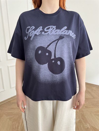 Eskitme Kiraz Baskılı T-shirt Lacivert