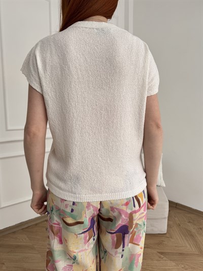 Geniş Yaka Kolsuz Triko Ekru