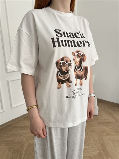 İnci Kolyeli Köpek Baskılı T-shirt Ekru