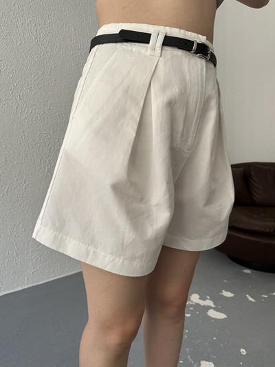 Kemerli Pensli Bermuda Şort Beyaz