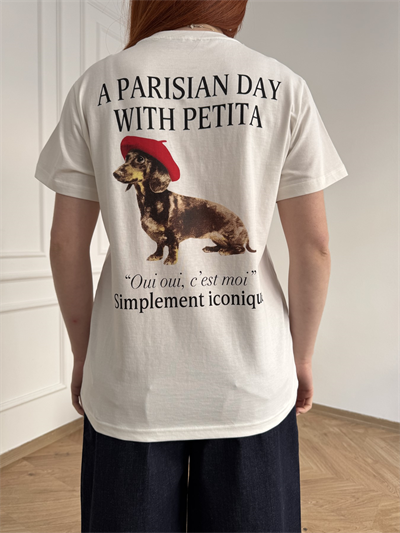 Kırmızı Şapkalı Köpek Baskılı Tshirt Ekru