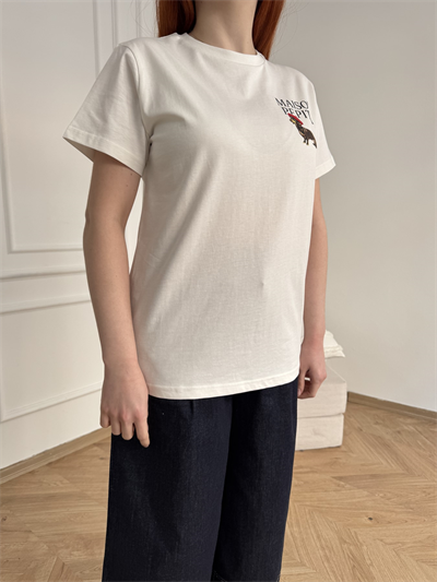 Kırmızı Şapkalı Köpek Baskılı Tshirt Ekru
