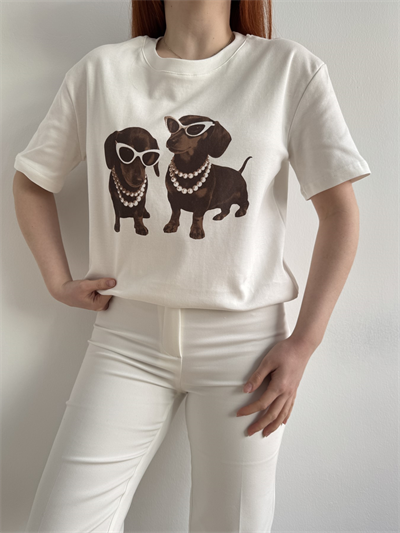 Kolyeli Köpek Baskılı Tshirt Ekru