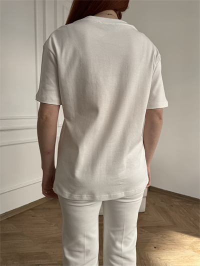 Kolyeli Köpek Baskılı Tshirt Ekru