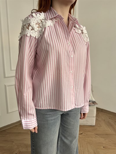 Omuzları Dantelli Çizgili Gömlek Pembe