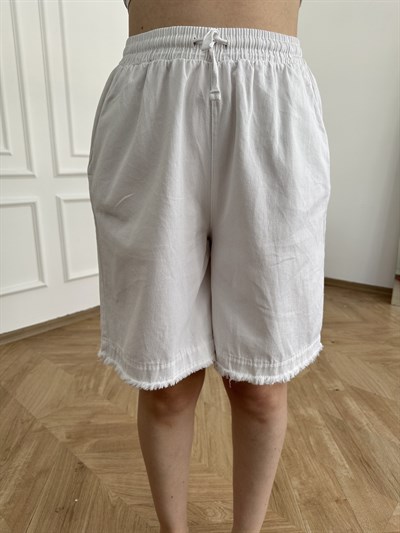 Paçası Püsküllü Orta Boy Şort Beyaz