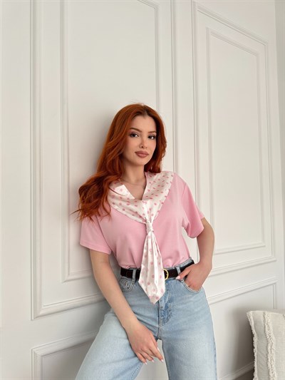 Puantiye Fularlı V Yaka T-shirt Pembe
