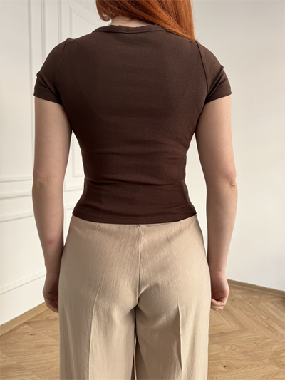 V Yaka Düğmeli Body Acı kahve