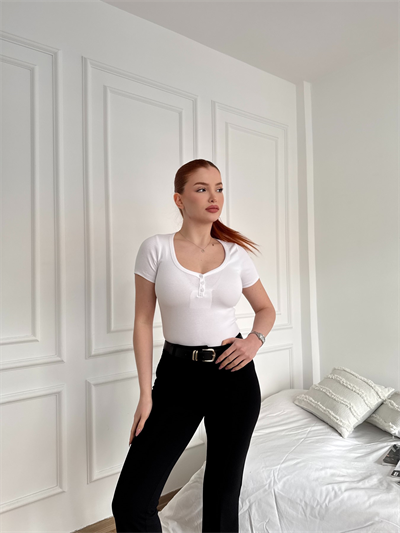 V Yaka Düğmeli Body Beyaz