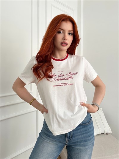 Yakası Örgü Detay Baskılı Tişört Ekru-kırmızı