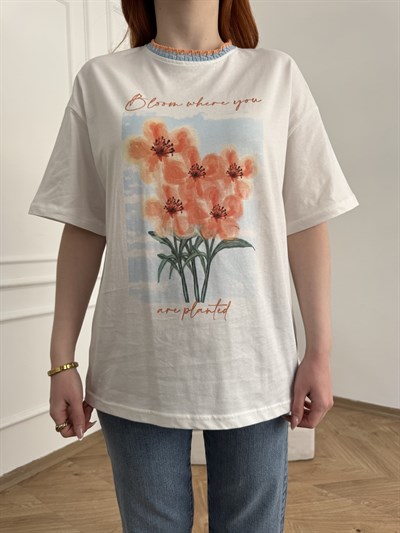 Yakası Triko Detay Çiçek Baskı T-shirt Ekru