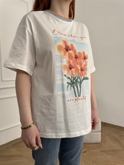 Yakası Triko Detay Çiçek Baskı T-shirt Ekru
