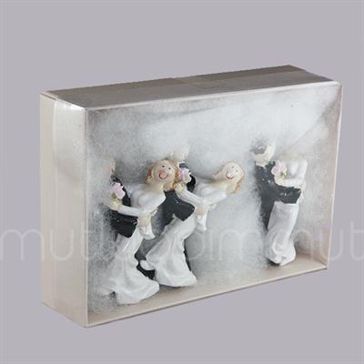 12 Adet Birbirine Sarılan Mutlu Gelin Damat Özel Kutusunda