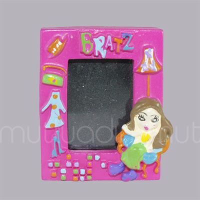 12 Adet Bratz Kız Mıknatısl Miniı Çerçeve 3,7x4,6cm