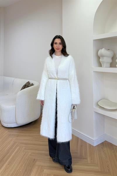 COSY TÜYLÜ UZUN HIRKA - BEYAZ