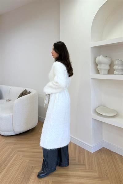 COSY TÜYLÜ UZUN HIRKA - BEYAZ