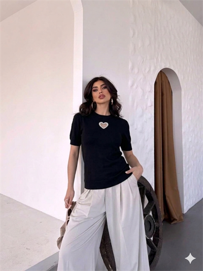 Kadın Bisiklet Yaka  Kısa Kollu Taşlı Kalp İşlemeli Triko T-Shirt 4295