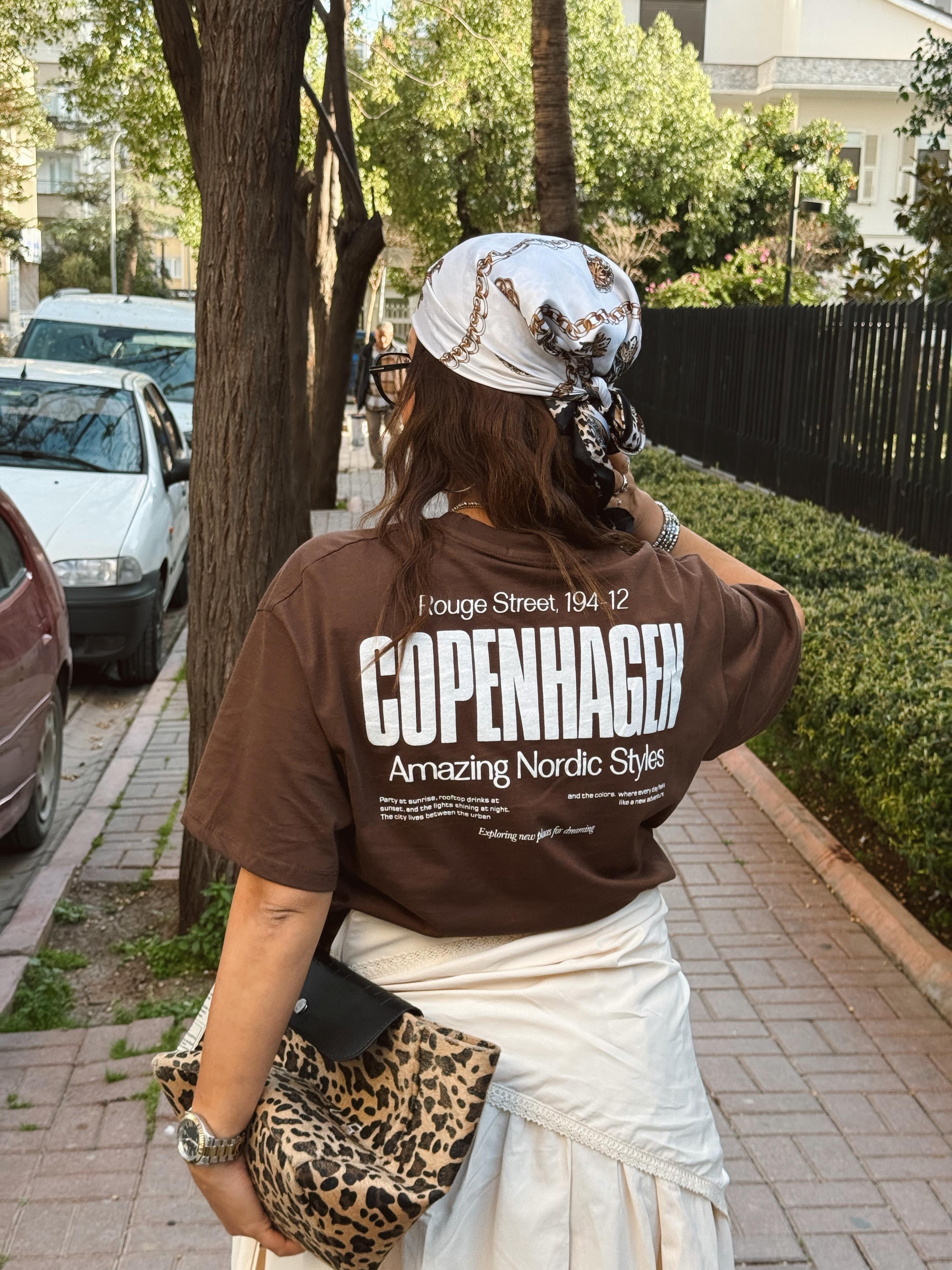 Arkası Baskılı T-shirt Kahverengi