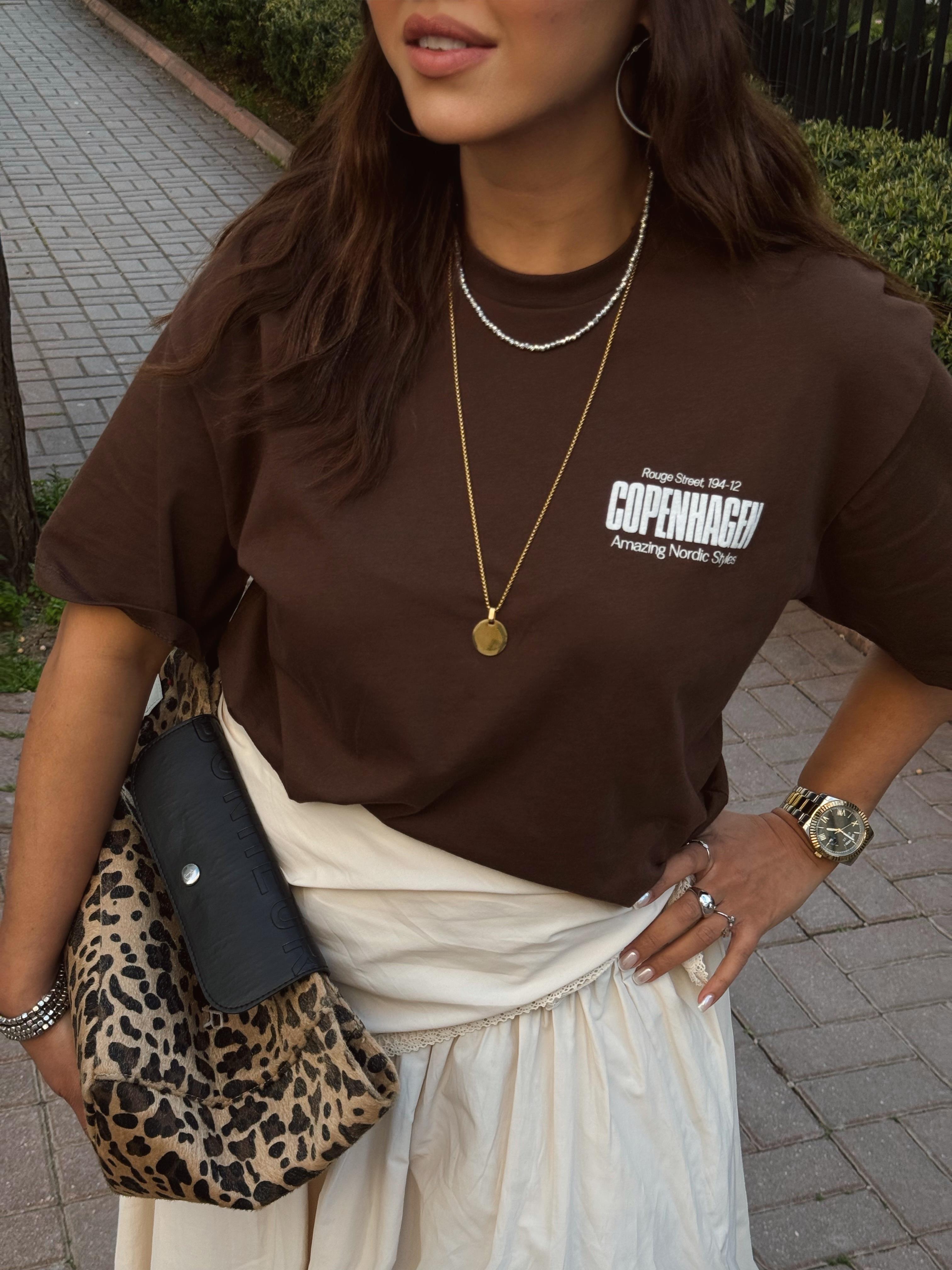 Arkası Baskılı T-shirt Kahverengi