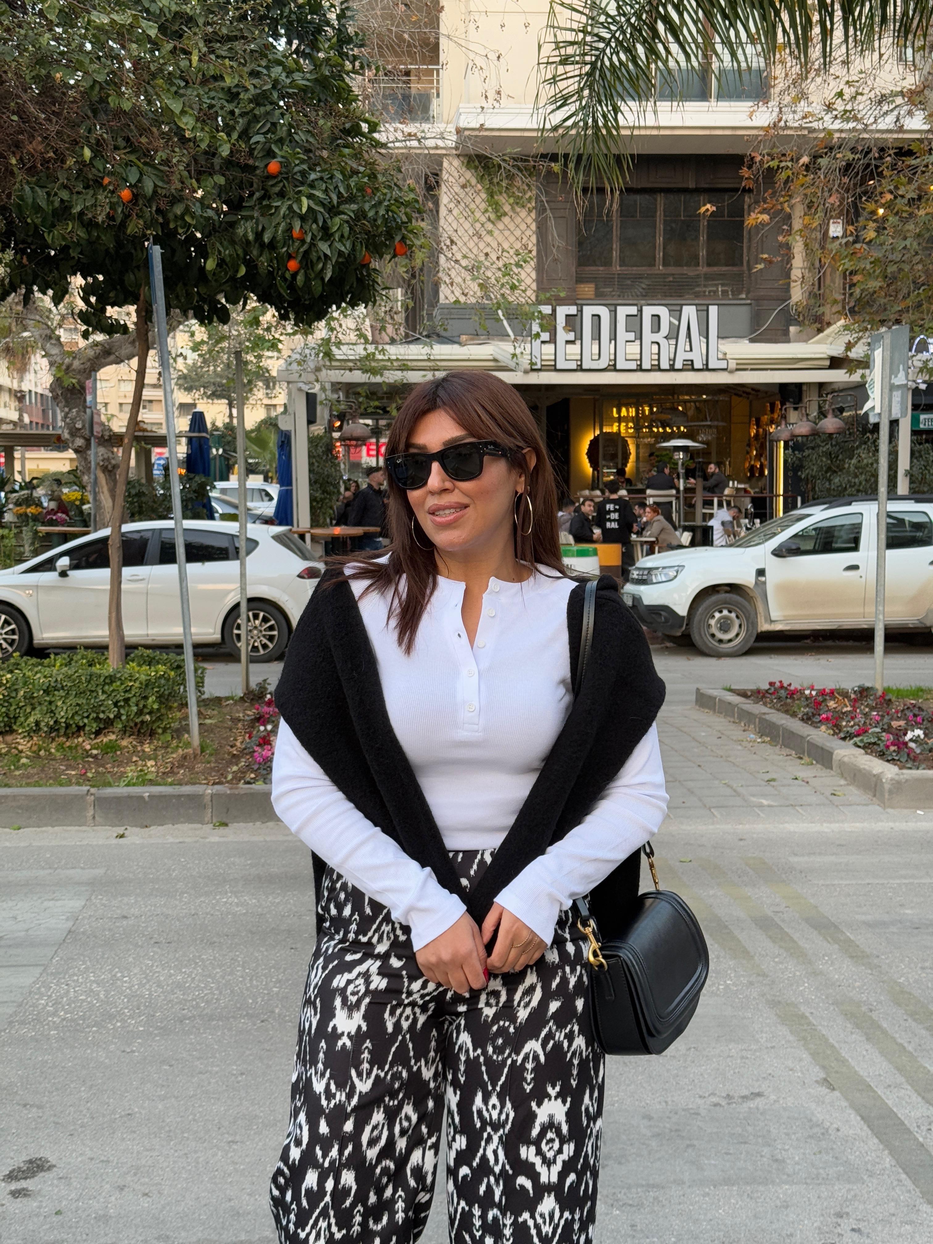 Düğmeli Basic Beyaz
