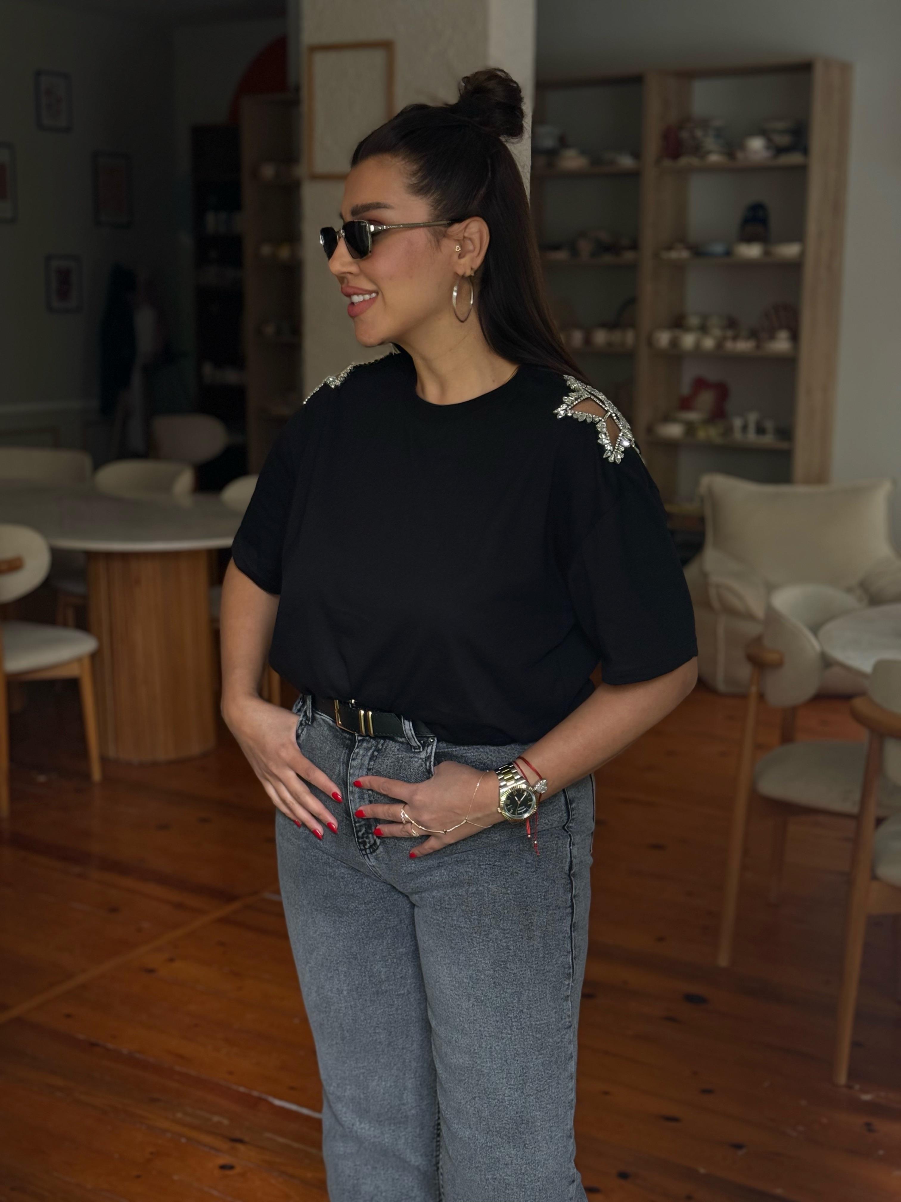 Omuzu Yıldız Detaylı T-shirt Siyah