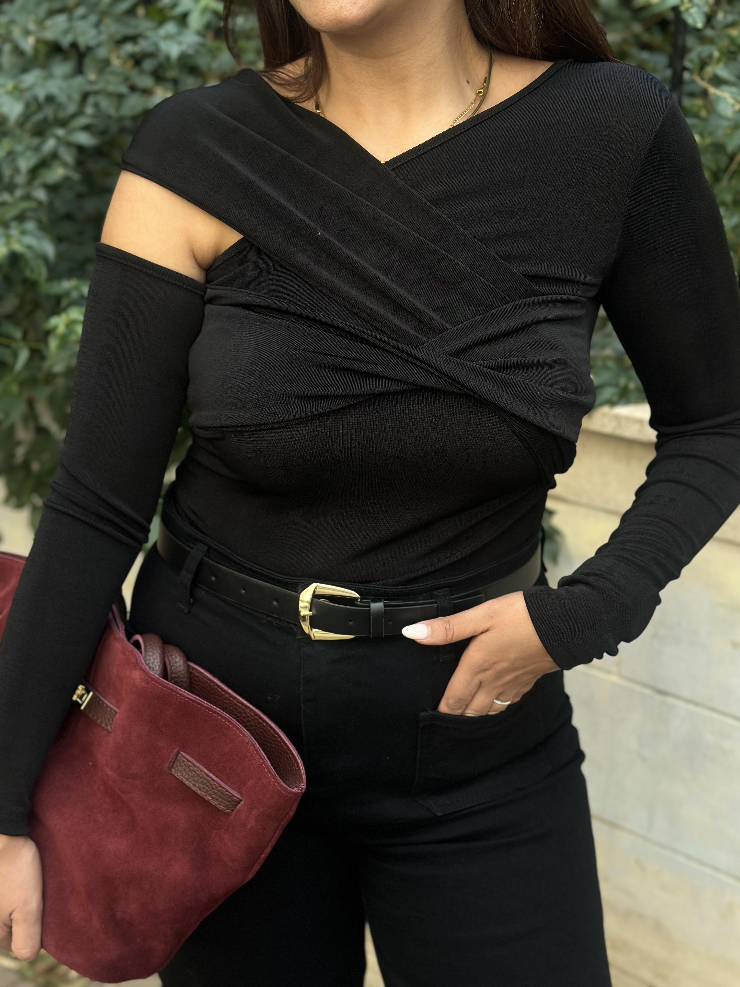 Omzu Detaylı Bluz Siyah