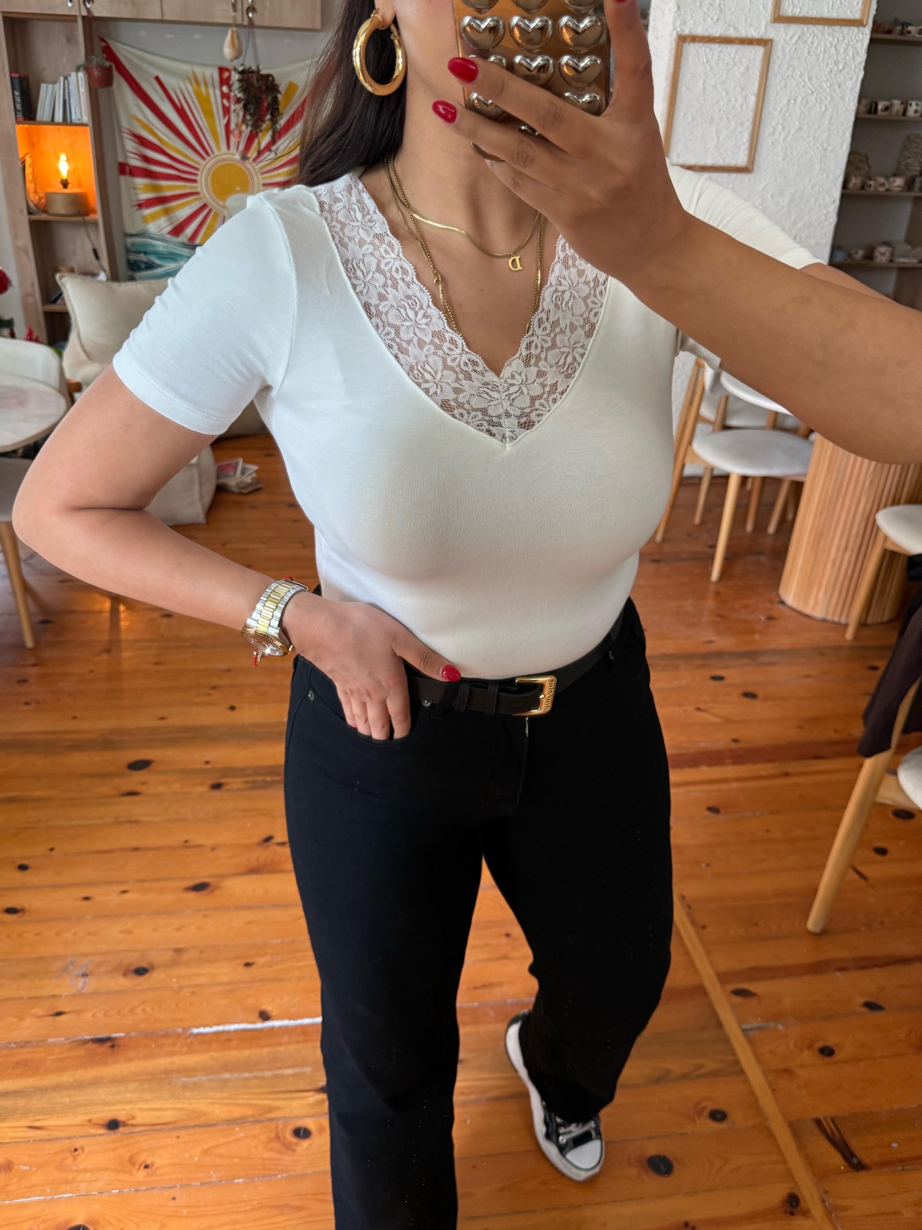 V Yaka Dantelli T-shirt Krem