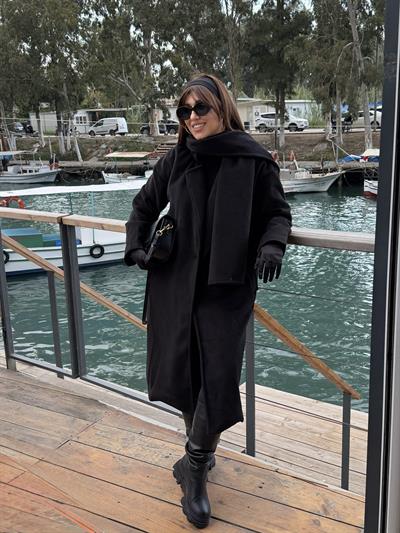 Atkı Detaylı Kaşe Kaban Siyah
