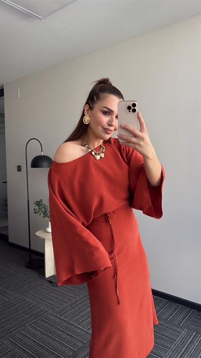 Beli Büzdürme Ayarlamalı Yarasa Kol Elbise Kiremit 