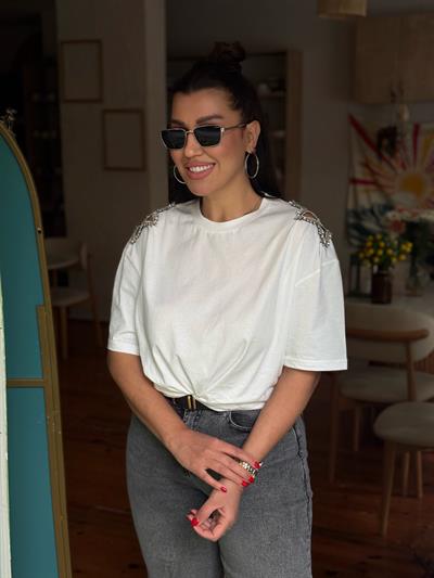 Omuzu Yıldız Detaylı T-shirt Beyaz