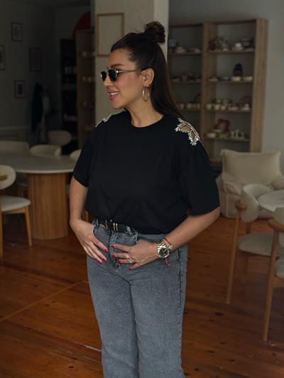 Omuzu Yıldız Detaylı T-shirt Siyah
