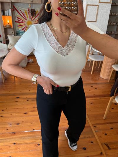 V Yaka Dantelli T-shirt Krem
