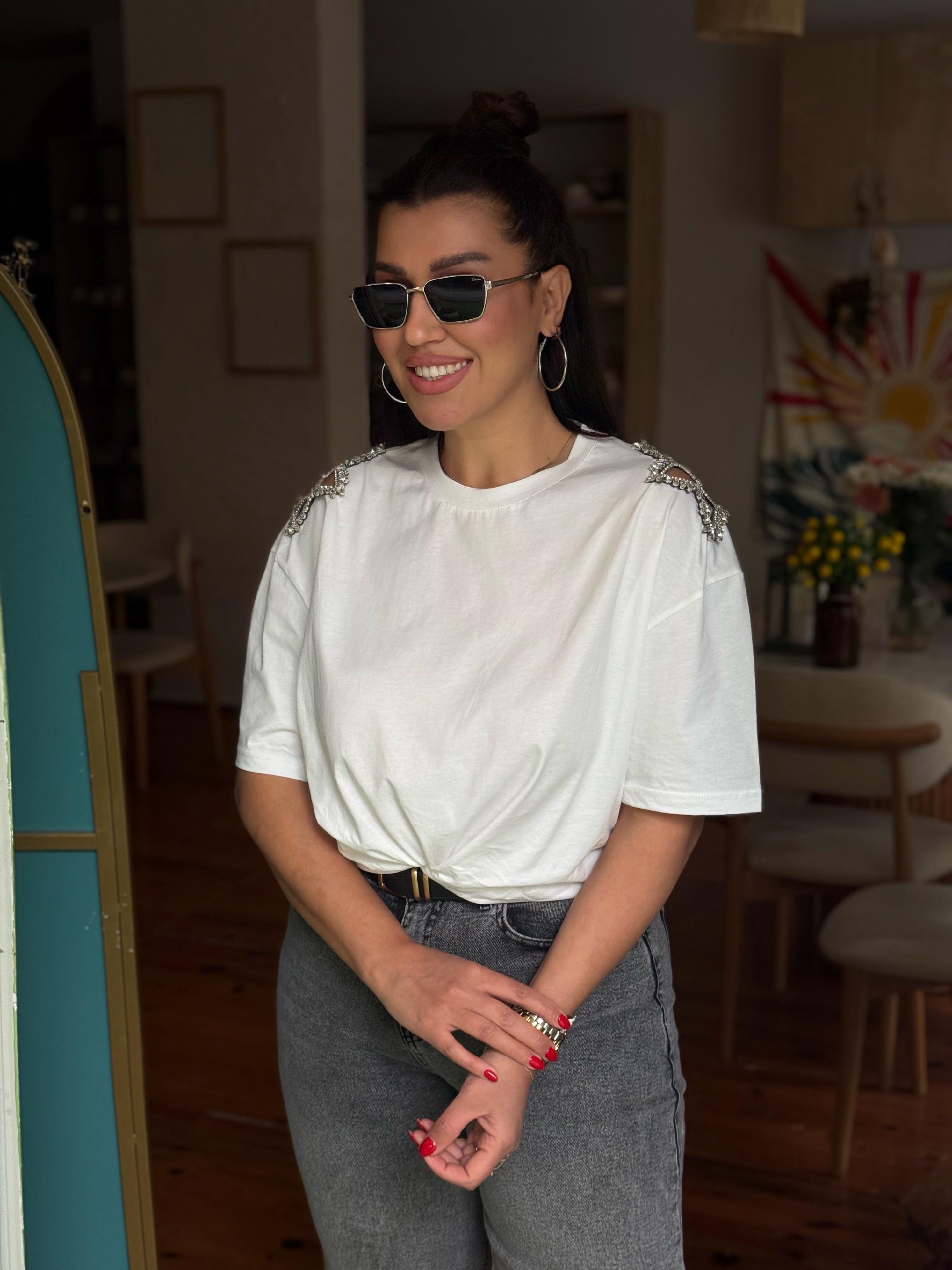 Omuzu Yıldız Detaylı T-shirt Beyaz