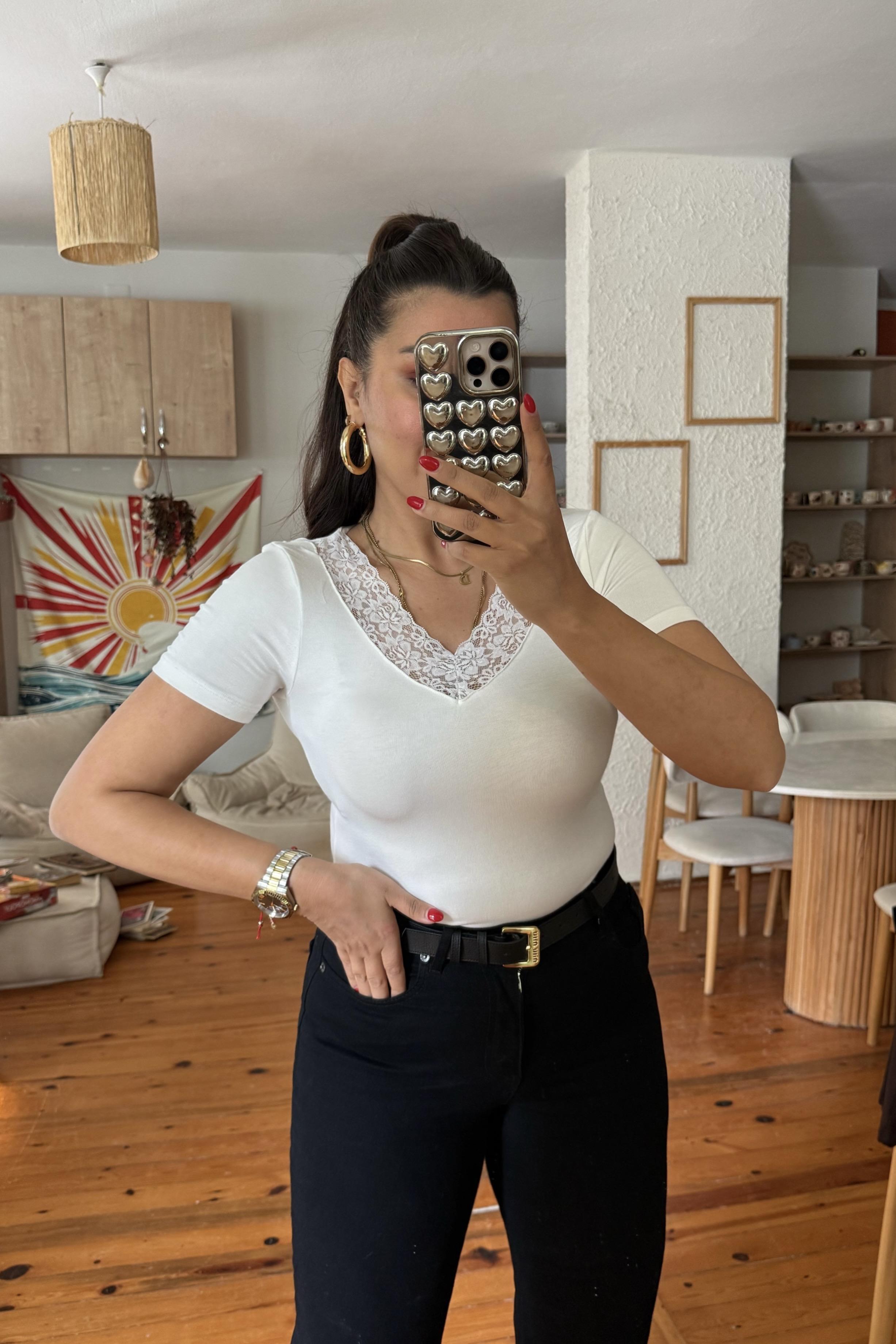 V Yaka Dantelli T-shirt Krem