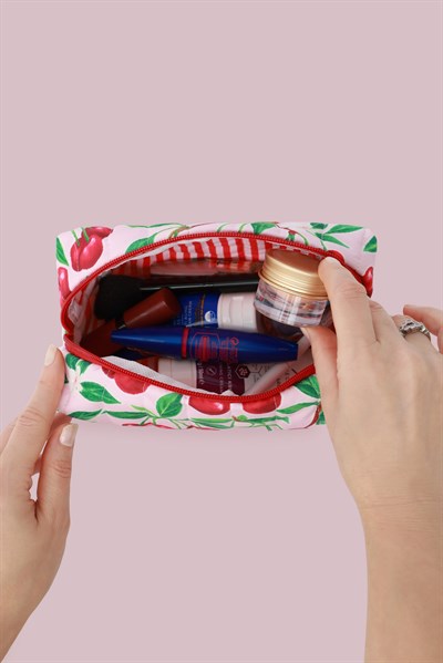 Kiraz Baskılı Kapitoneli Üçgen Makyaj Çantası Kiraz