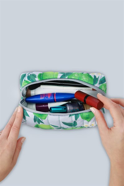 Kiraz Baskılı Kapitoneli Üçgen Makyaj Çantası Lime