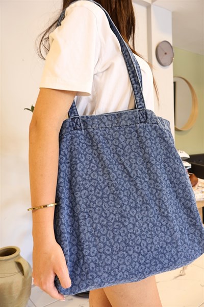 Leopar Desenli Yıkamalı Denim Kadın Çantası, Geniş Hacimli, Desenli El ve Omuz Bez Çanta Shopper Mavi Leopar