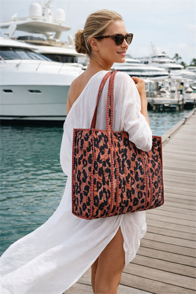 Patch Yama Desen Baskılı Kapitoneli Plaj Çantası, İçi Çizgili Baskılı Shopper Çanta, Pembe Plaj Çantası