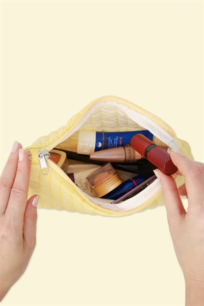 Üçgen Makyaj Çantası Sarı