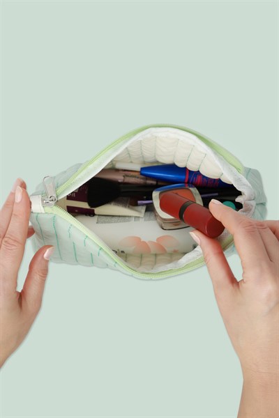 Üçgen Makyaj Çantası Yeşil