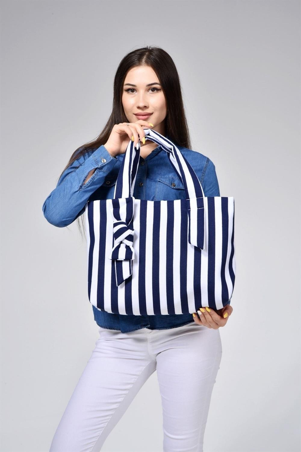 lacivert-beyaz-kadin-cantasi-miknatis--428335.jpg