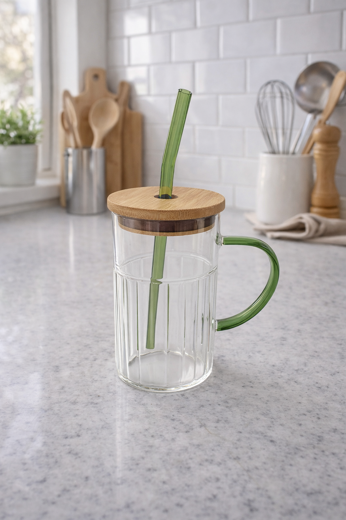 Ahşap Kapaklı Yeşil  Pipetli Cam Kulplu Bardak 460 Ml